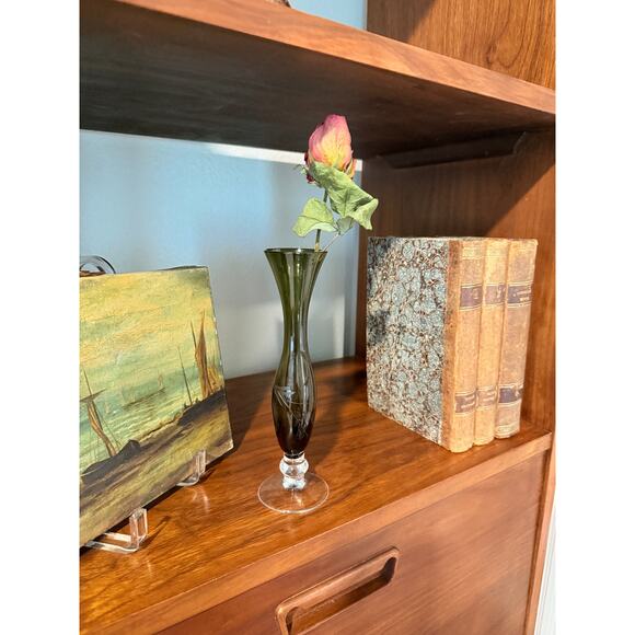 Vtg Green Art Glass Bud Vase Clear Footed Trumpet Shape - Picture 2 of 4